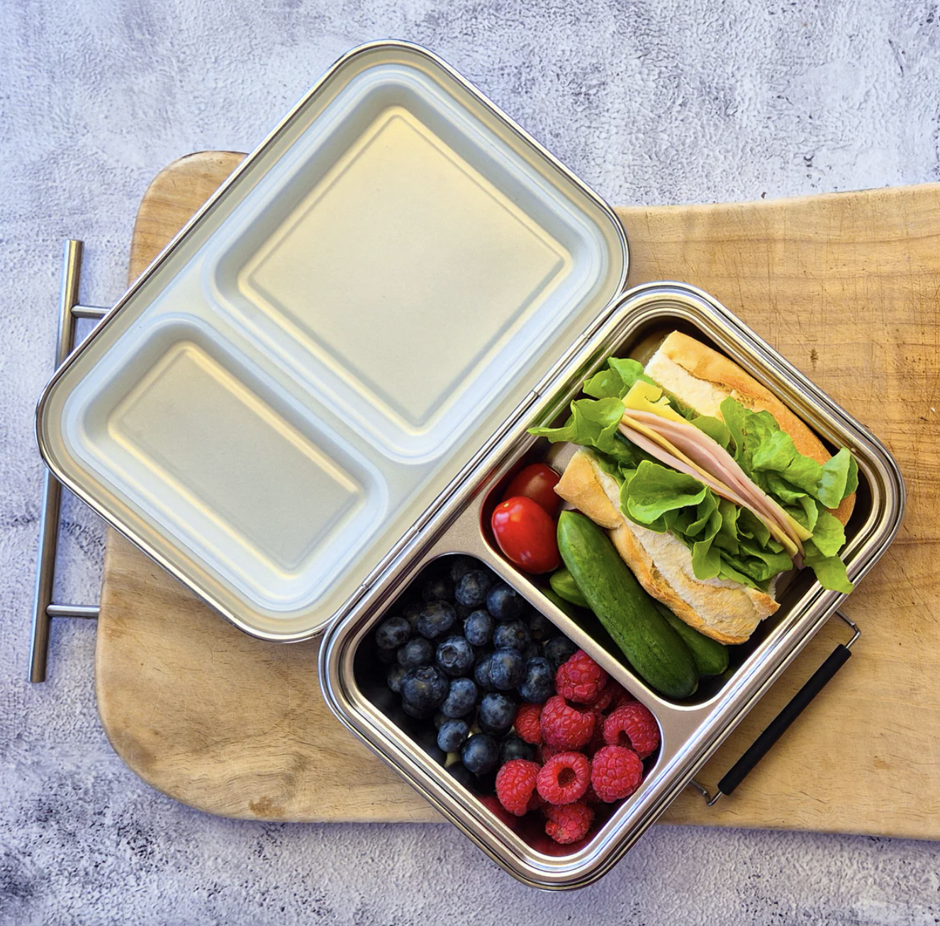 Container with 1–2 divisions